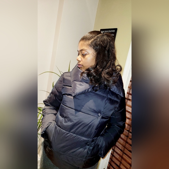 Banana Republic Women's Puffer Jacket (Petite Collection) - Picture 2 of 7